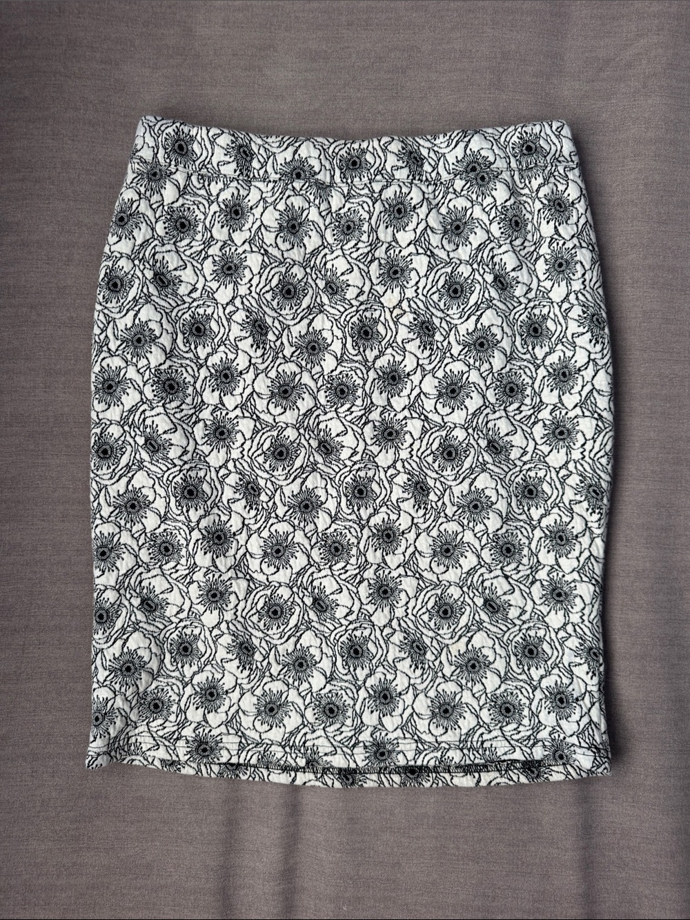 41 Hawthorn Black and White Floral Pencil Skirt